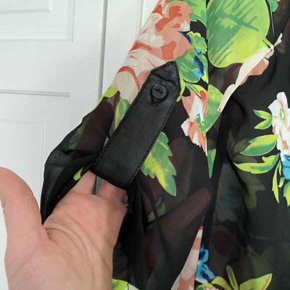 SALE Ambiance apparel floral chiffon button down size small - Picture 2 of 6